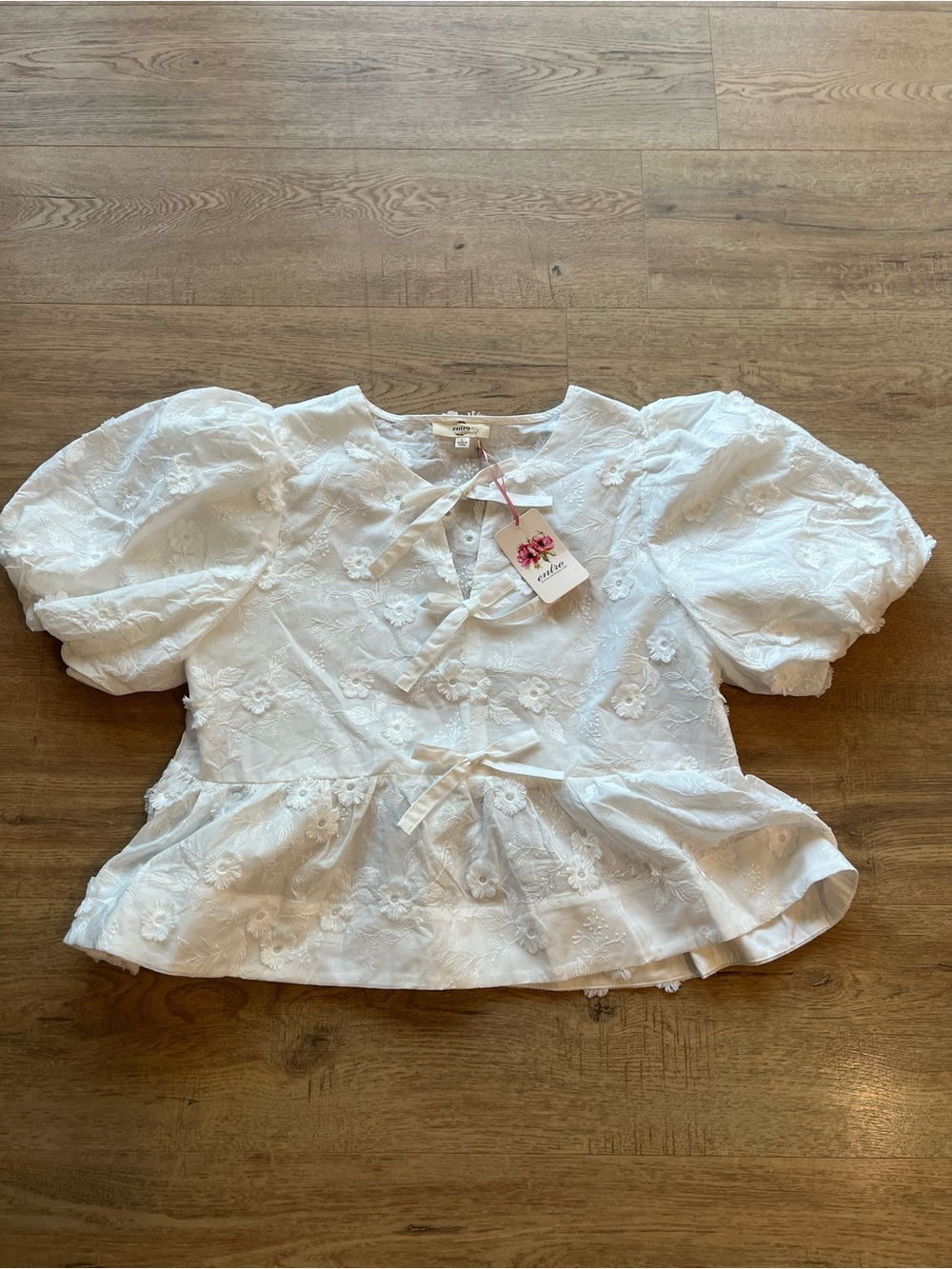 NWT Entro eyelet blouse